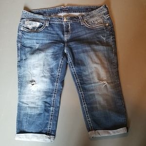 Vigoss Distressed Capris Size 22